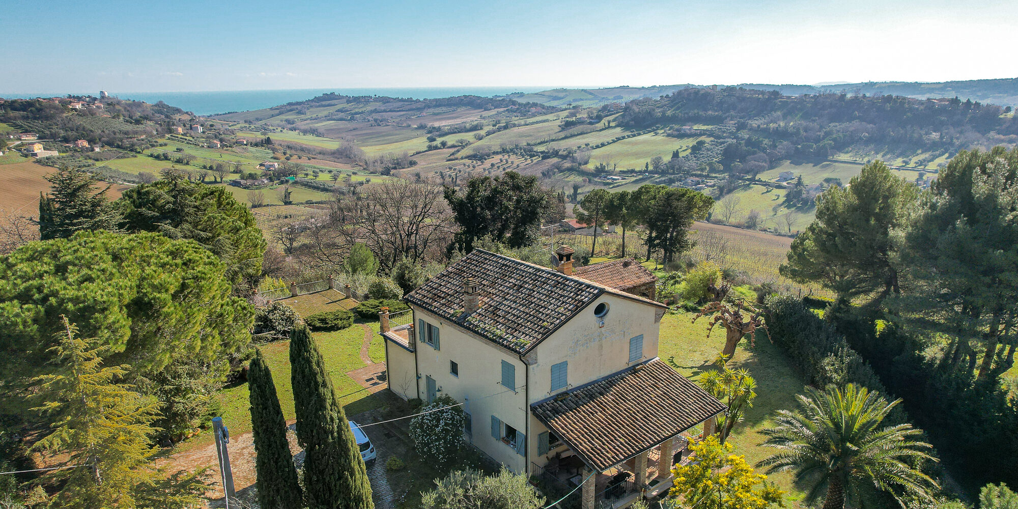 Casale Bouganville – Wonderful sea and hills view villa 2 km from Potenza Picena (MC)