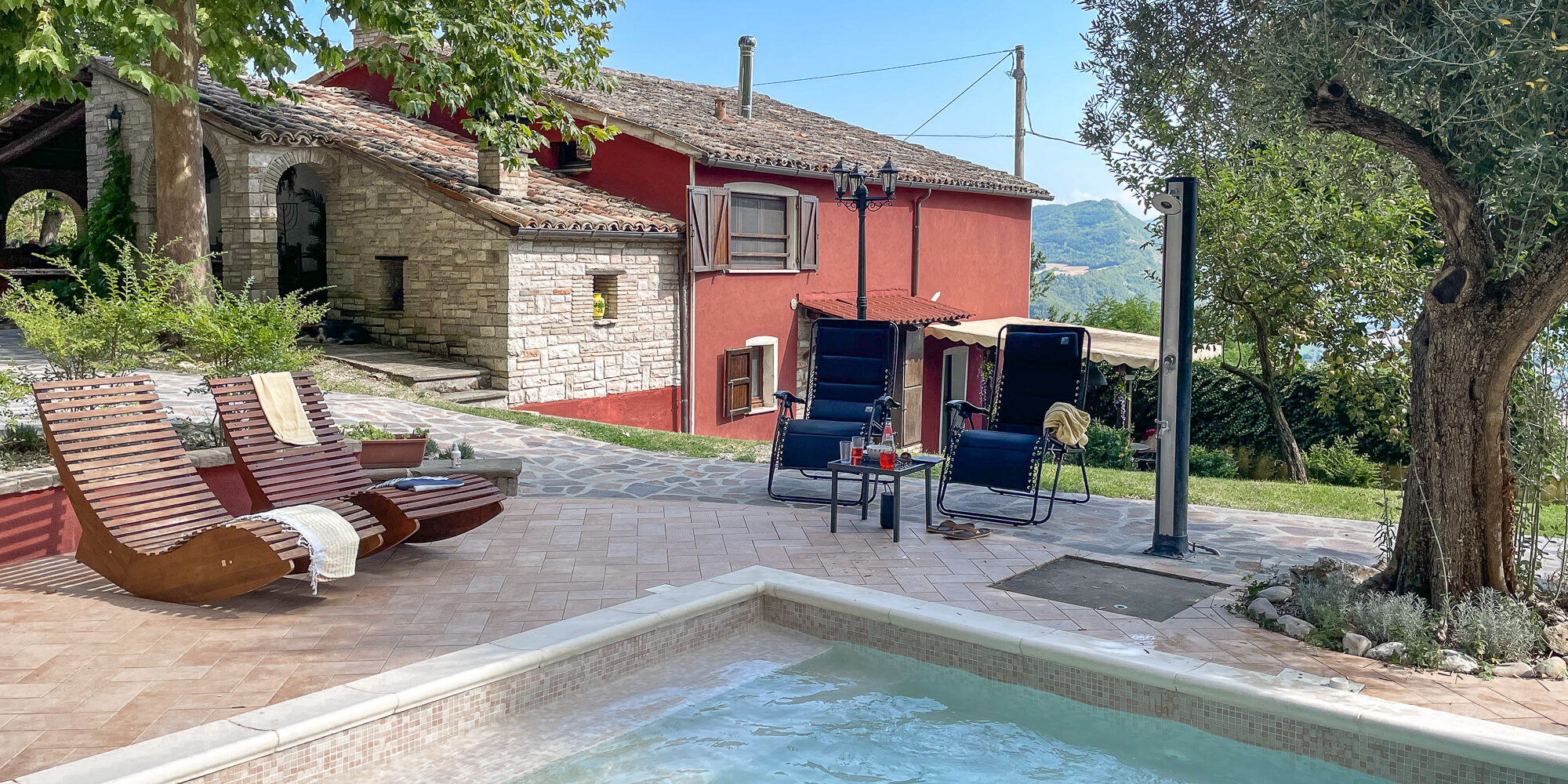 Stunning country house with 2 apartments and pool in Acqualagna (PU)